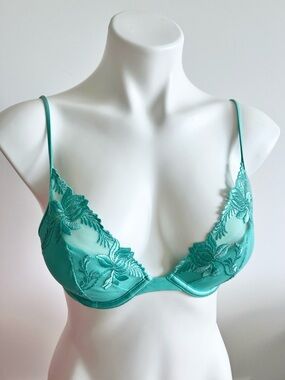 Victoria’s Secret Teal Lace Very Sexy Push Up Bra 34B